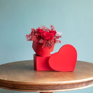 caja corazón con rosas envío a domicilio Granada