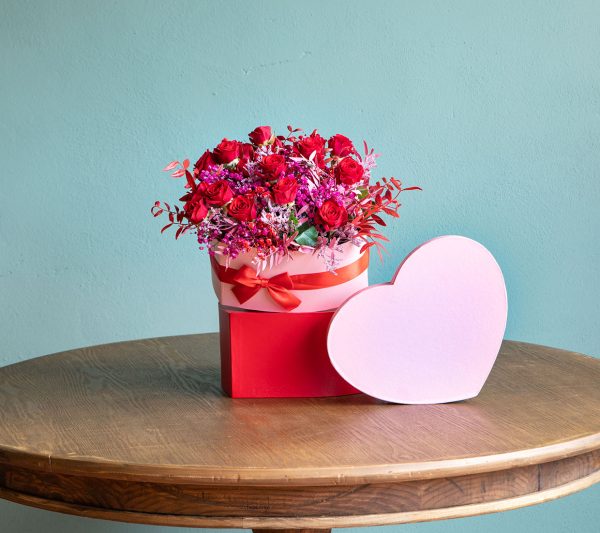 caja mini rosas rojas con forma de corazón color rosa envío a Granada